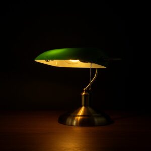 Emerald Classic – Vintage Green Banker's Desk Lamp